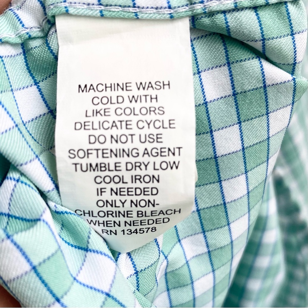 Vineyard Vines Plaid Button Down Size Small - image 3